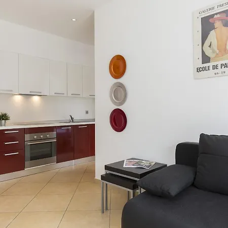 Apartment Prestige Du 28 *